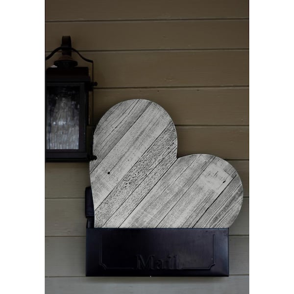 Homeroots 24 in. Rustic Red Rustic Farmhouse Red Large Wooden Heart