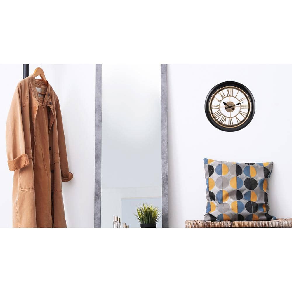 Kiera Grace 18" Black Plastic Traditional Wall Clock