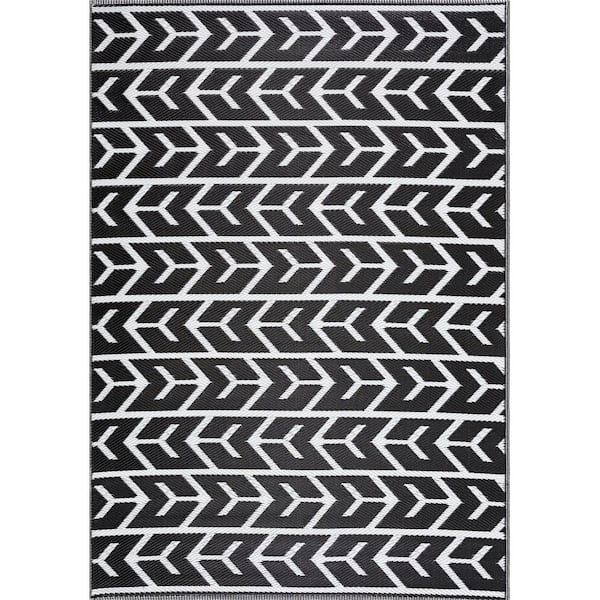 Unbranded Amsterdam Black and White 8 ft. x 10 ft. Geometric Polypropylene Indoor/Outdoor Rug