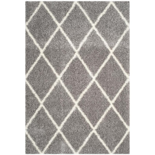 SAFAVIEH Montreal Shag Gray/Ivory 5 ft. x 8 ft. Geometric Diamonds Area Rug