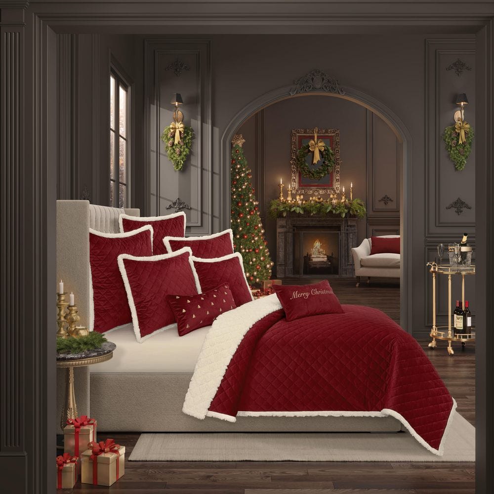 Cozy Crimson Polyester King/Cal King 3-Piece Quilt Set
