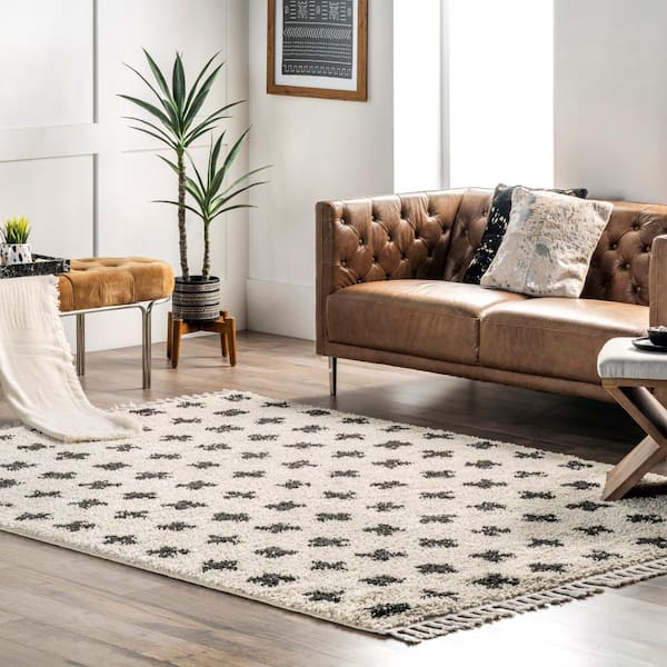 Fatima Cross Cozy Shag Tassel Off White 4 ft. x 6 ft. Transitional Area Rug