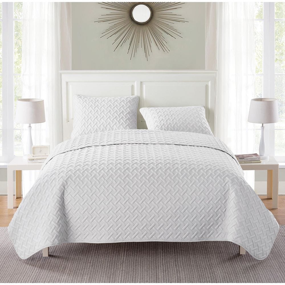 VCNY Home Nina 3-Piece Set White Embossed Basketweave Microfiber King Quilt Set