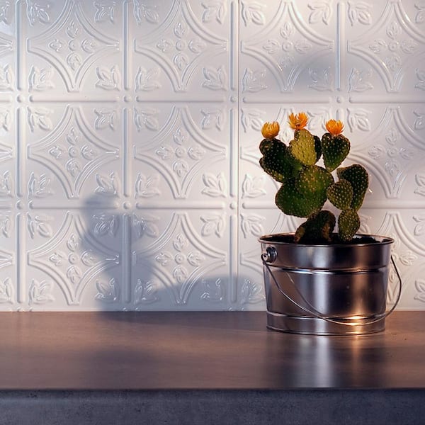 I Love Wallpaper Geneva Metallic Wallpaper in Silver