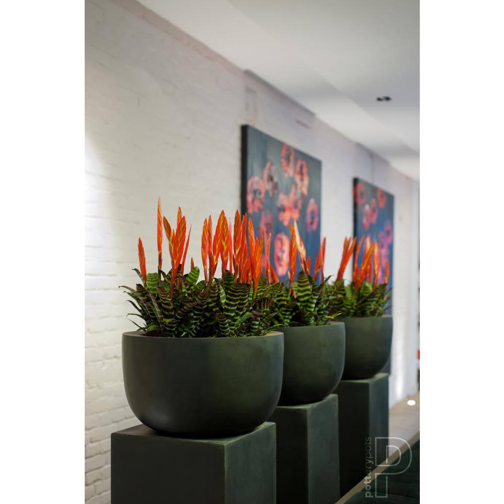 Sunny Black Fiberstone Indoor Outdoor Round Planter 18"