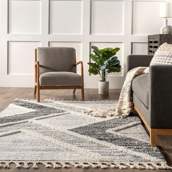 https://images.thdstatic.com/productImages/d4c1ffed-ce09-546b-8468-5d52e2080ec5/svn/gray-nuloom-area-rugs-ozdn22a-508-31_600.jpg