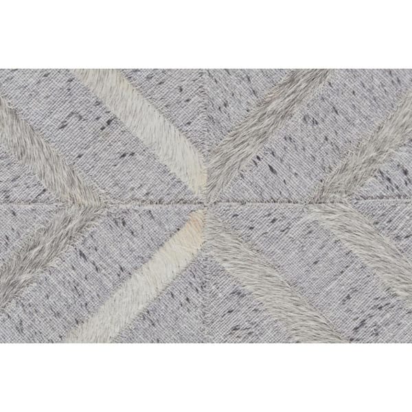 Gray, Ivory 2 ft. x 8 ft. Geometric Area Rug