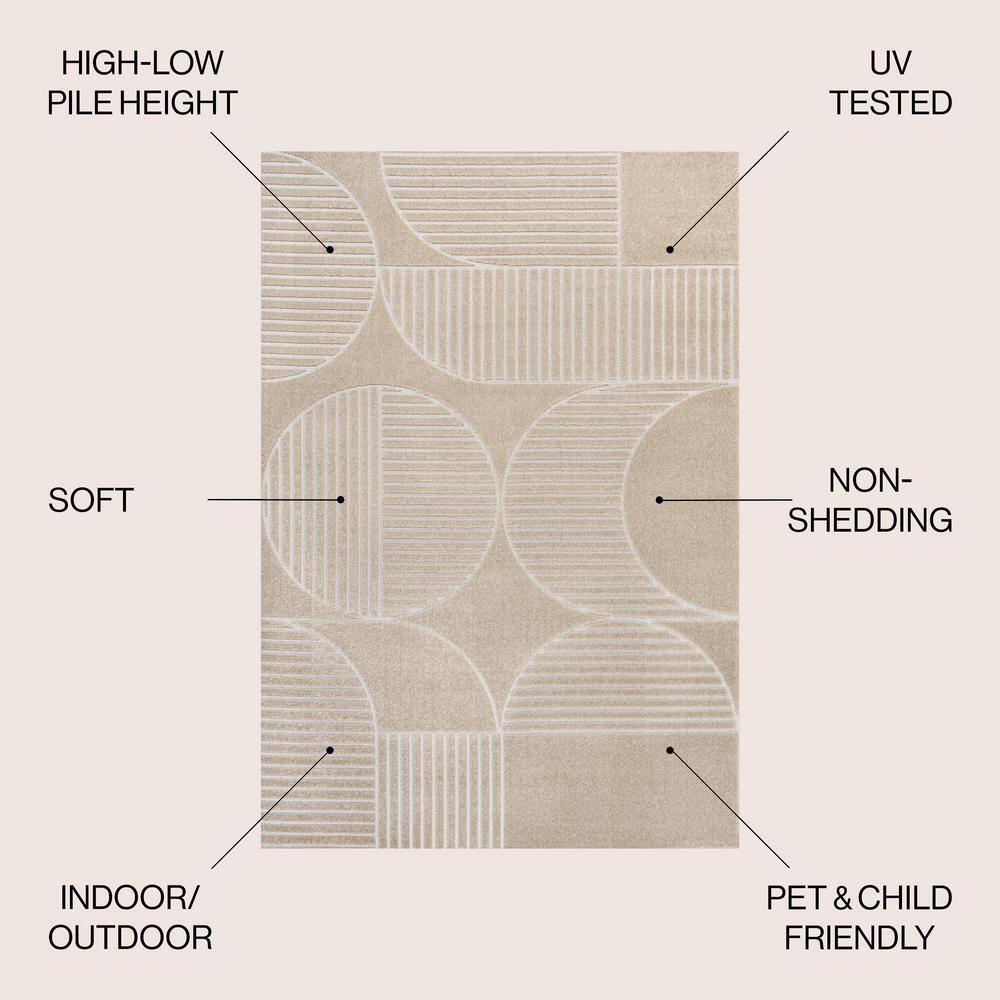 Beige and Cream Geometric High-Low 5x8 Indoor/Outdoor Rug