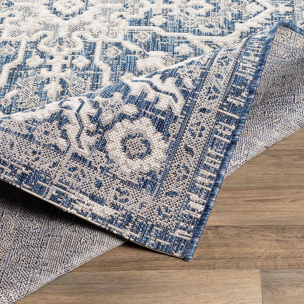 Easy-Care Denim Blue 6'7" Synthetic Round Outdoor Rug