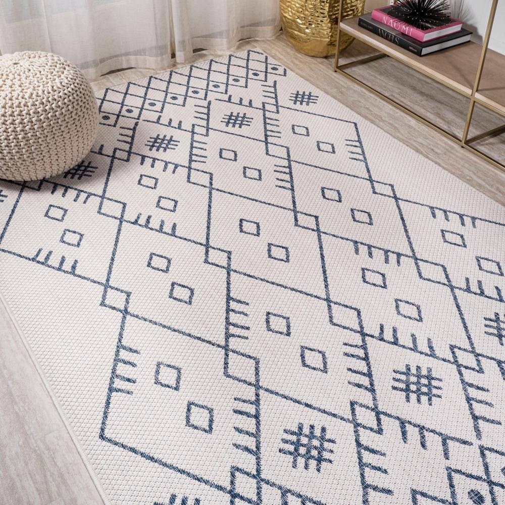 Ivory/Navy Boho Moroccan 4'x6' Synthetic Area Rug