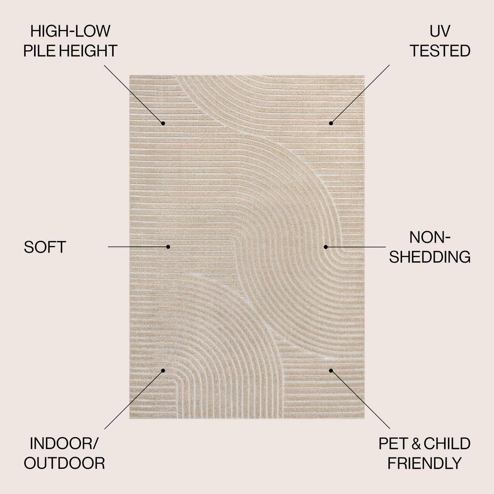 Beige and Cream Geometric High-Low Indoor/Outdoor Area Rug 5 x 8