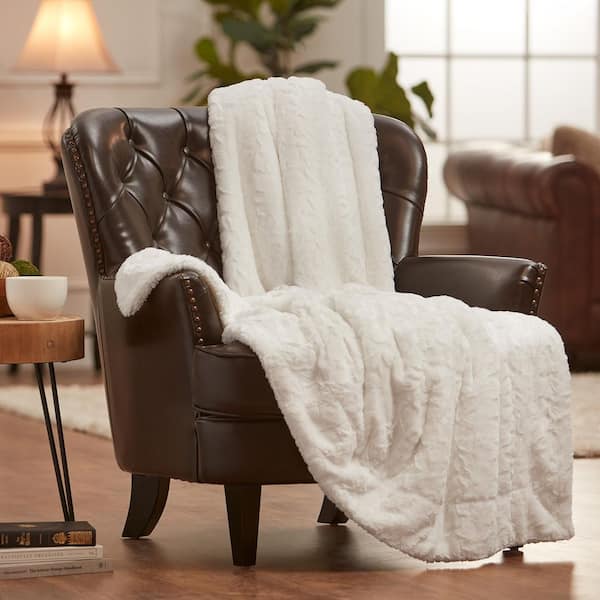 CHANASYA Wolf White Polyester Throw Blanket with Reversible Sherpa Shearling 92 in. x 85 in. Queen Size