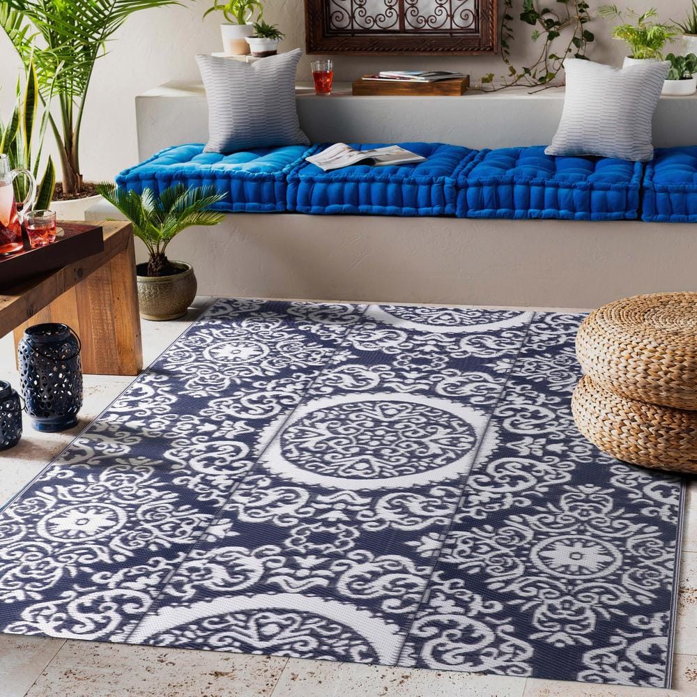 https://images.thdstatic.com/productImages/d5236564-a581-447d-902c-90717ccd3023/svn/blue-and-white-nuu-garden-outdoor-rugs-so05-01-64_1000.jpg
