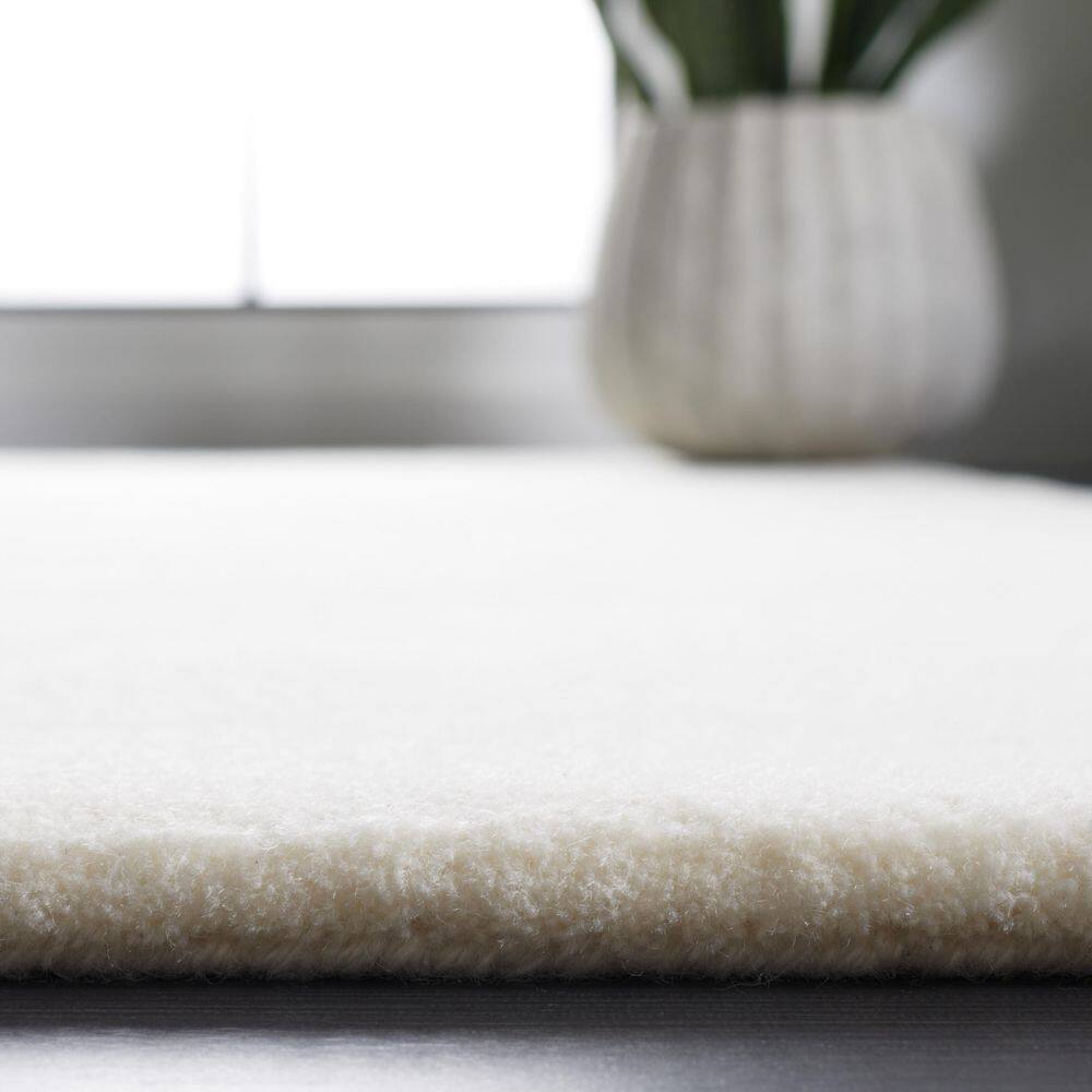 Ivory Elegance 47" Round Tufted Wool & Silk Area Rug
