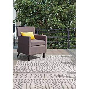 Gretchen Tribal Light Gray 7 ft. x 9 ft. Indoor/Outdoor Patio Area Rug