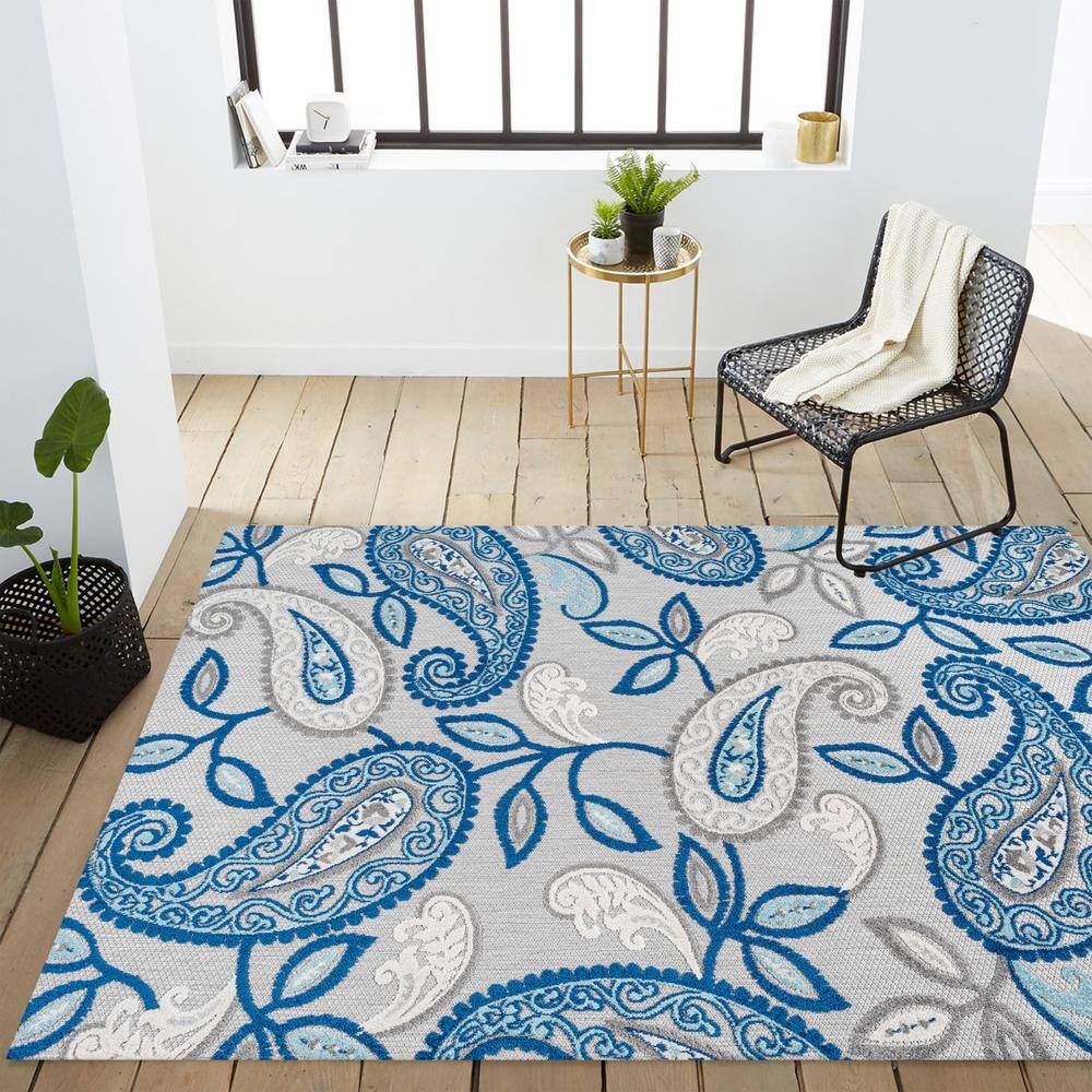 Julien Blue and Light Gray Paisley 5' x 7' Synthetic Rug