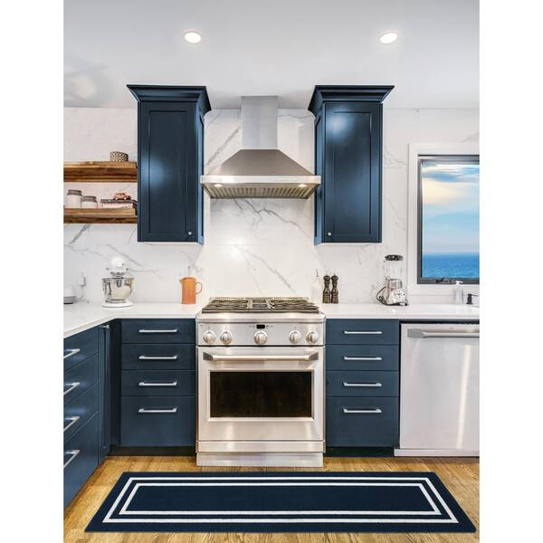 https://images.thdstatic.com/productImages/d58fb7e8-d497-5823-97fb-23620fc8485e/svn/navy-white-nautica-area-rugs-naa016621-31_600.jpg