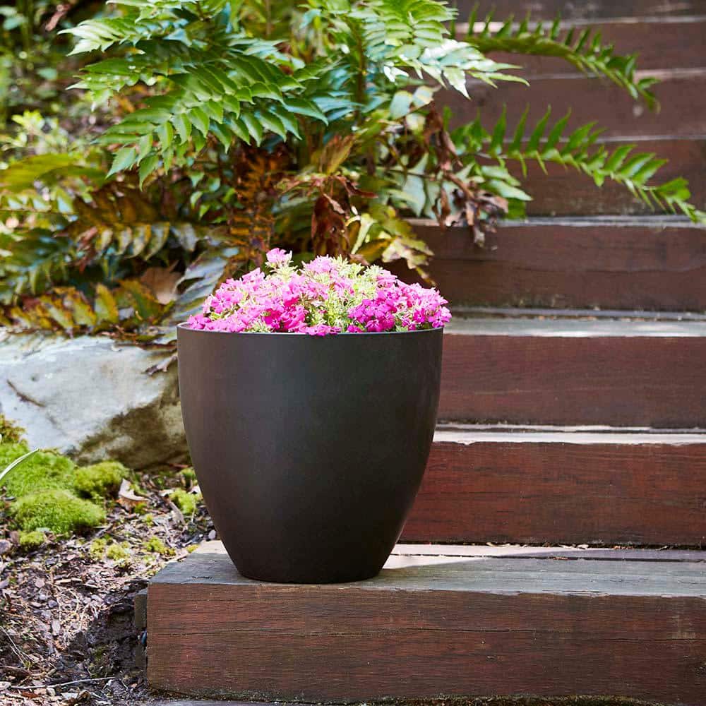 Medium Coffee Resin Egg-Shaped Indoor/Outdoor Planter