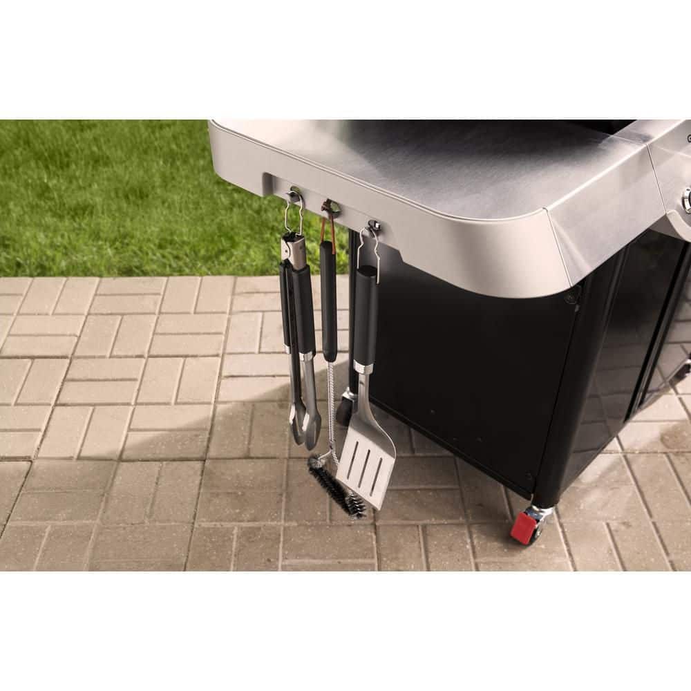 https://images.thdstatic.com/productImages/d5c82c2e-6a1b-4f4e-a1be-44b08a873802/svn/weber-propane-grills-1500010-76_1000.jpg