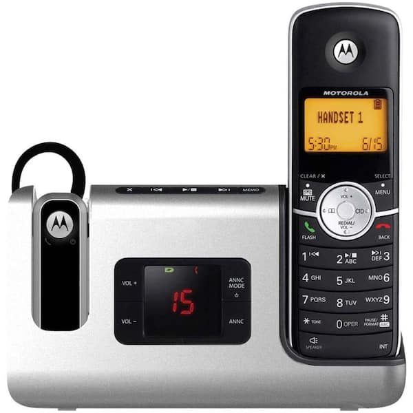 MOTOROLA DECT 6.0 Cordless Phone System with 1-Handset and 1-Headset