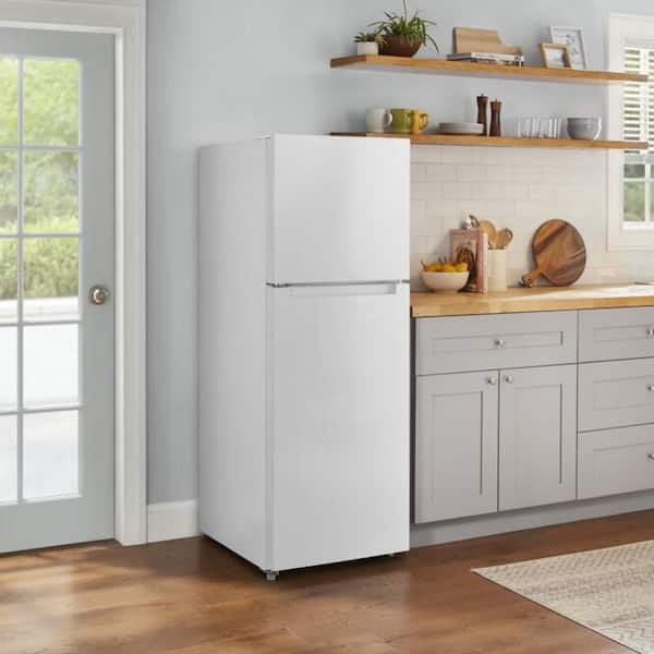 Vissani 10.1 cu. ft. Top Freezer Refrigerator in White Garage