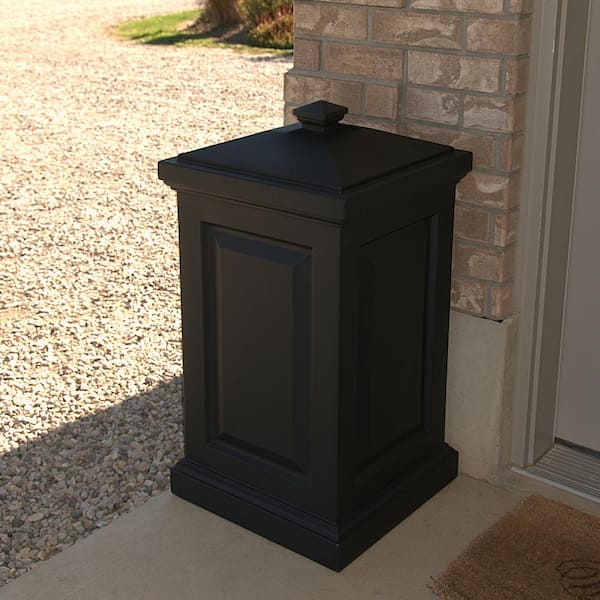 Berkshire Black 45-Gallon Outdoor Storage Bin