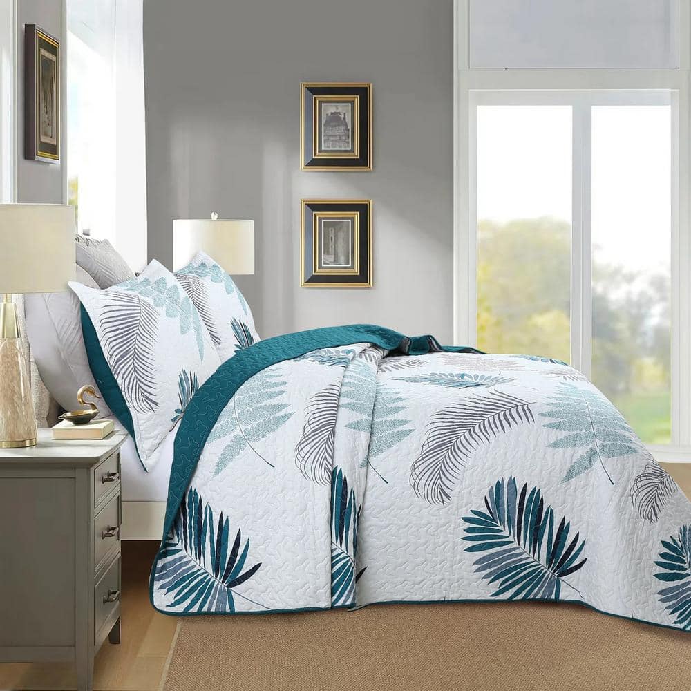 King Size Green and White Microfiber Reversible Quilt Set