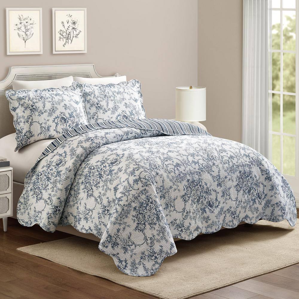Blue Cotton Full Reversible Quilt Set with Scallop Edges