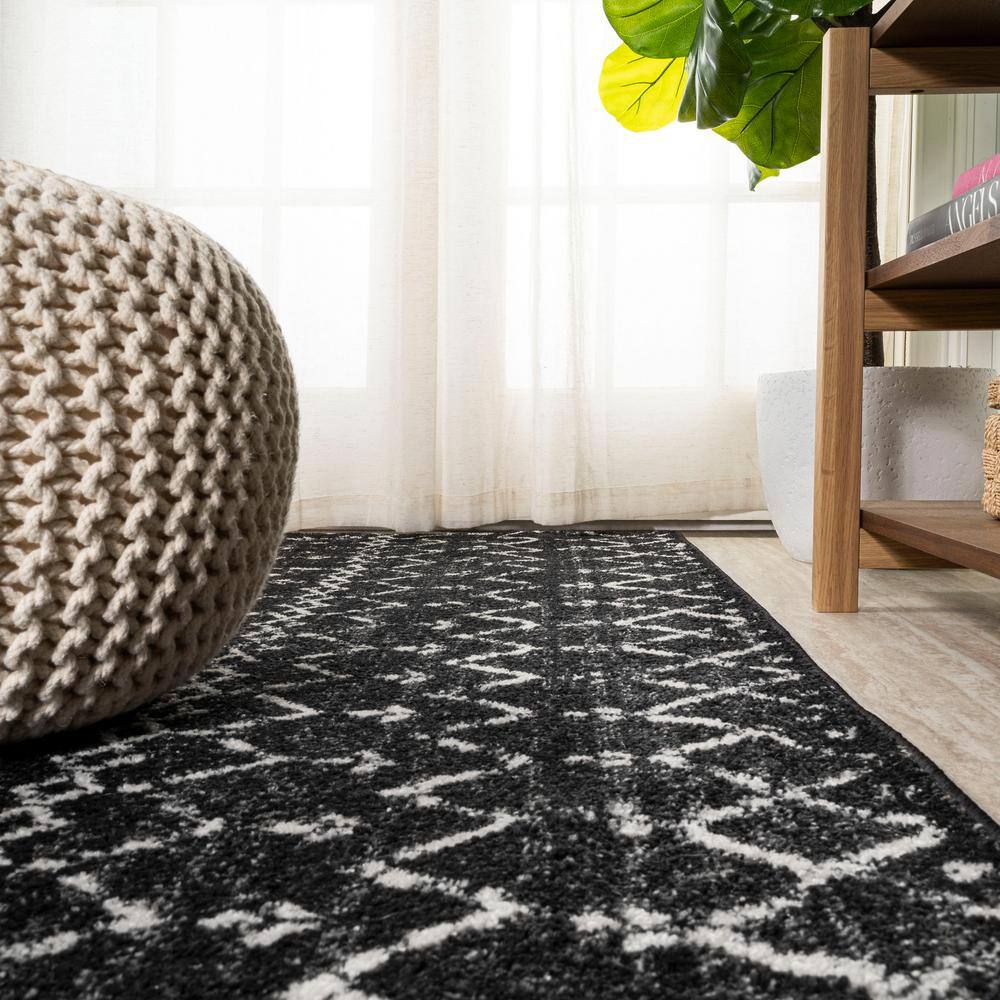 Black and Ivory Diamond Reversible Synthetic Area Rug
