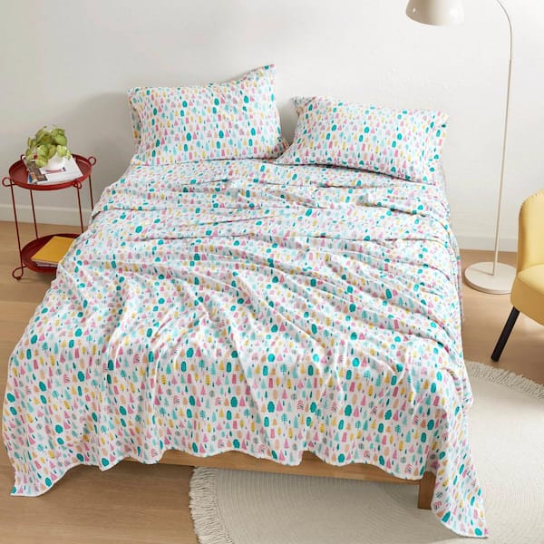 Intelligent Design Cozy Soft 4-Piece White Holiday Trees Cotton Queen Sheet Set