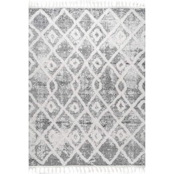nuLOOM Sandra Diamond Trellis High Low Shaggy Tassel Light Gray 5 ft. 3 in. x 7 ft. 6 in. Indoor Area Rug