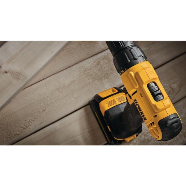 BLACK+DECKER 20-volt Max 3/8-in Cordless Drill (1-Battery Included, Charger  Included in the Drills department at