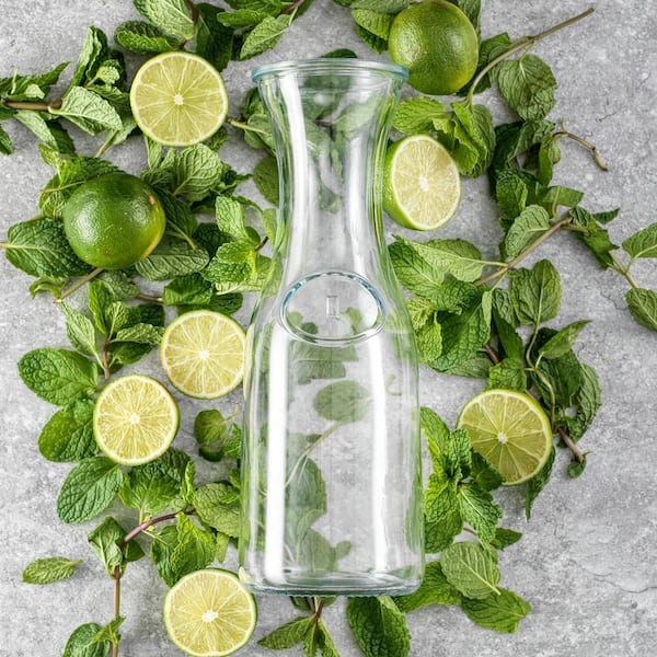 Plastic Juice Carafe With Lids (Set Of 6) 32 Oz Carafes For Mimosa Bar, Drink Pitcher With Lid, Water Bottle, Milk Container, Clear Beverage Containers For Fridge, Pantry Storage, Round Pitchers