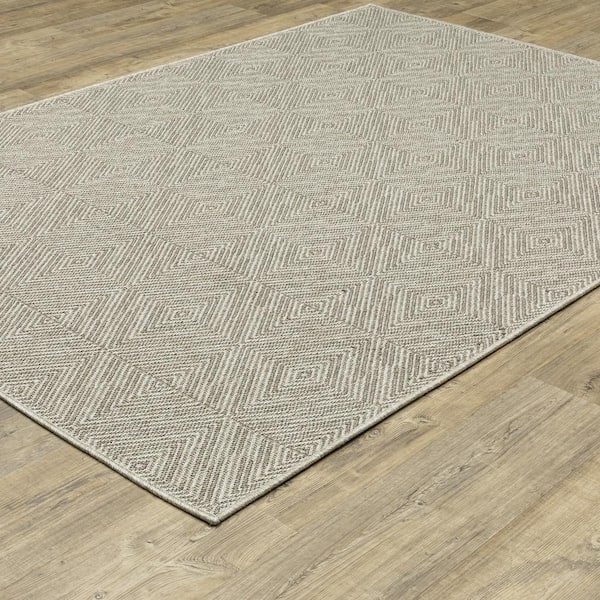 Cliffs Gray 10 ft. x 13 ft. Geometric Diamonds Polypropylene Indoor/Outdoor Area Rug