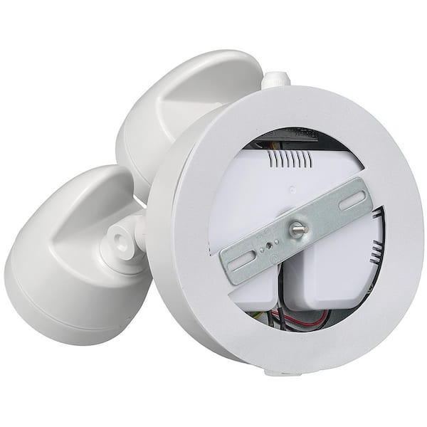 ETI LIGHTING 3 Head Dusk to Dawn Sensor White Exterior Outdoor LED