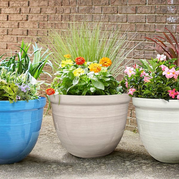 20 Ideas for Using Large Garden Containers