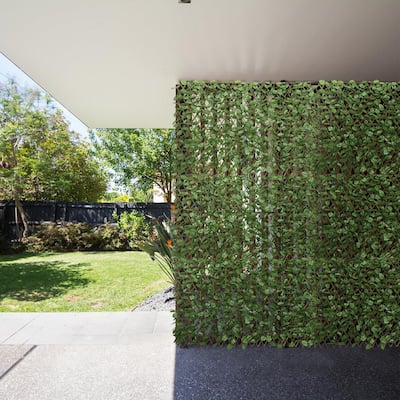 2.6 ft. Artificial Leaf Faux Ivy Privacy Fence Screen Expandable Retractable Living Wall