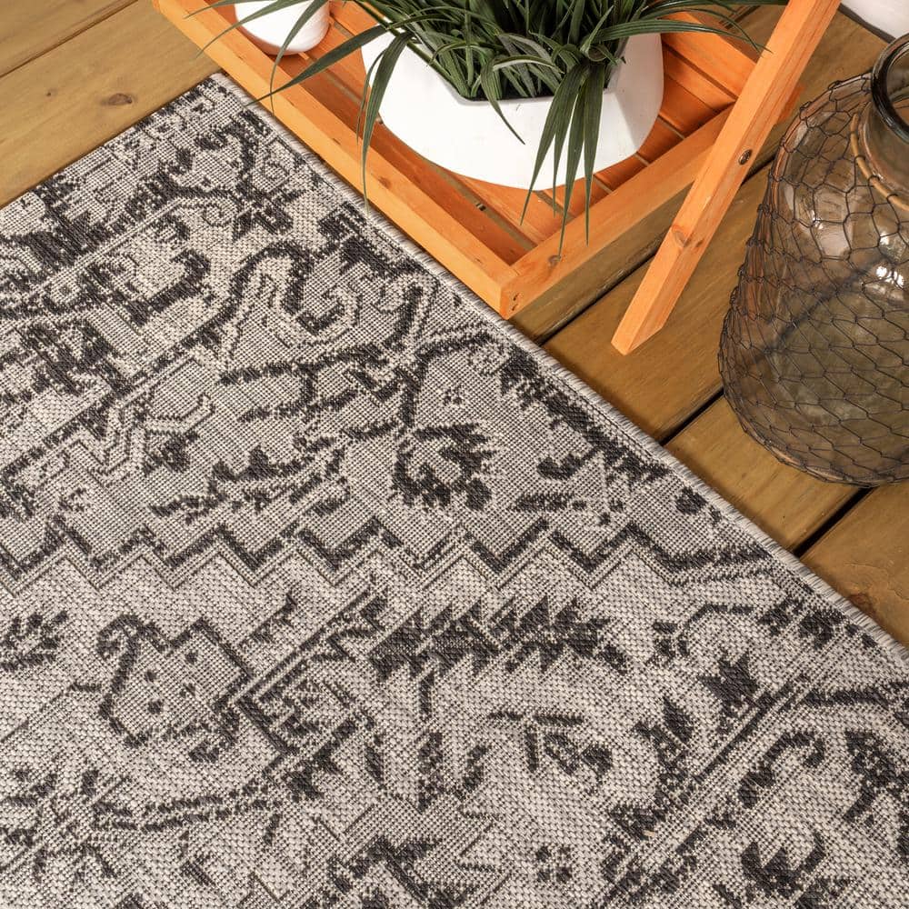 Estrella Bohemian Medallion Black/Gray 5' Round Synthetic Area Rug