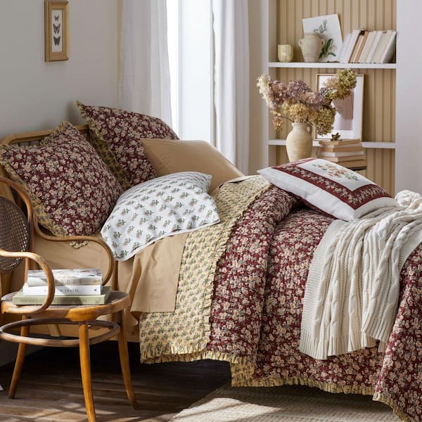 Company Cotton Suhana Reversible Ruffle Brick King/California King Cotton Quilt