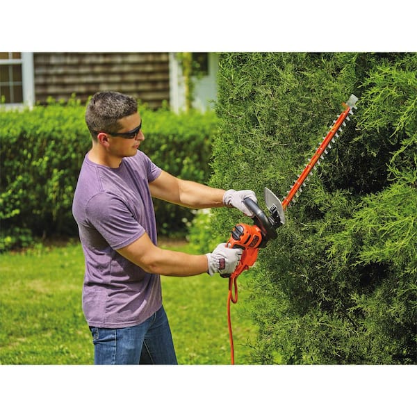 https://images.thdstatic.com/productImages/d78cd671-2aa9-45e0-a451-191bf68393d3/svn/black-decker-corded-hedge-trimmers-behts400-66_600.jpg