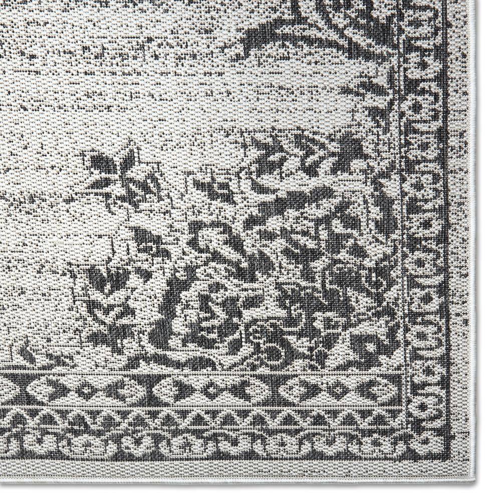 Nicole Miller Grey and Black Medallion Indoor/Outdoor Rug
