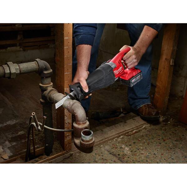 Milwaukee - M18 FUEL 18-Volt Lithium-Ion Brushless Cordless Combo Kit (6-Tool) with (2) 5.0 Ah Batteries, (1) Charger, (2) Tool Bags