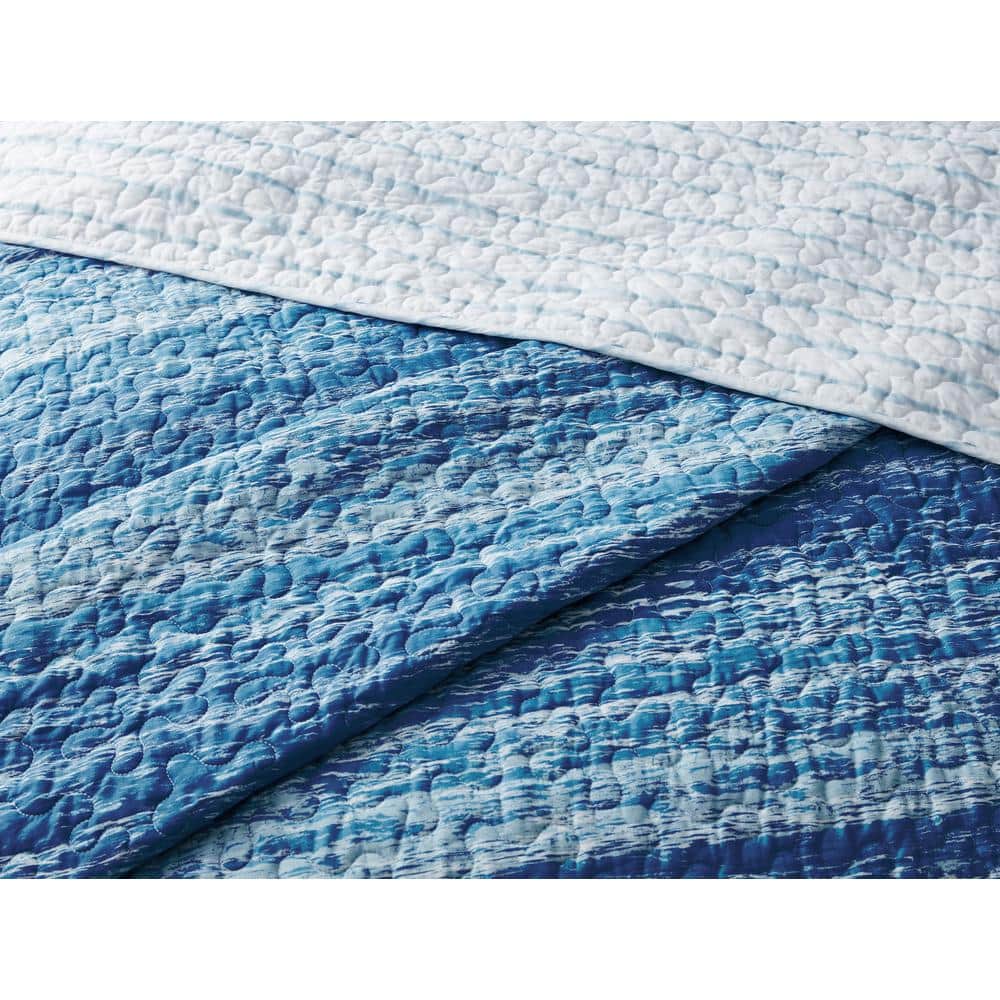 Ocean Waves Blue Reversible Cotton Full Quilt Set