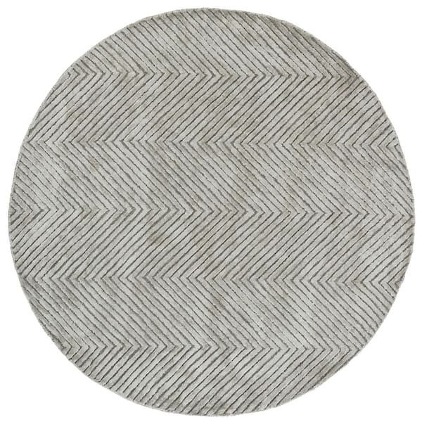 Glamour 6 ft. x 6 ft. Round Silver Solid Color Chevron Area Rug