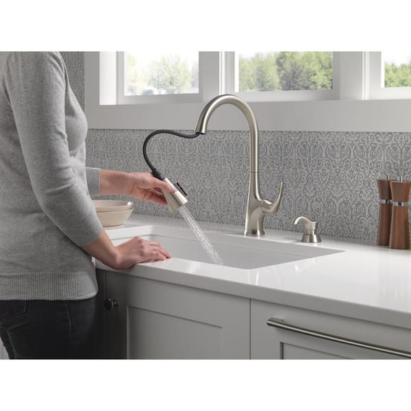 Hyde Single-Handle Pull Down Sprayer Kitchen Faucet with ShieldSpray Technology in Polished Chrome