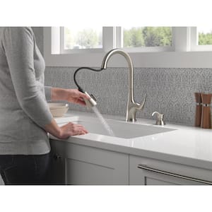 Hyde Single-Handle Pull Down Sprayer Kitchen Faucet with ShieldSpray Technology in Spotshield Stainless