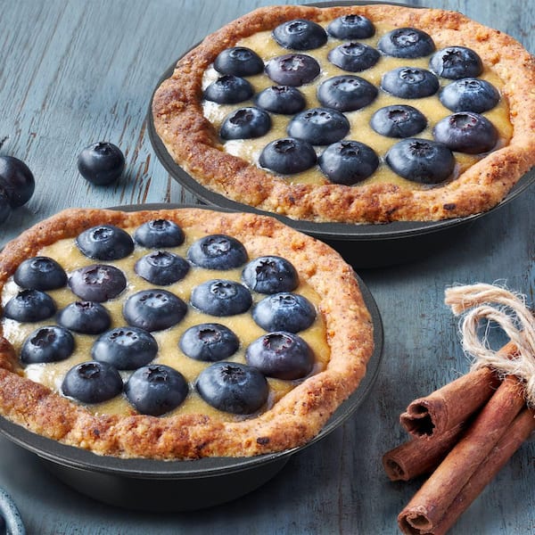 16-Piece Round Carbon Steel Pie Pan Bakeware Set with Silicone Crust Protector for Kitchen Baking, Red