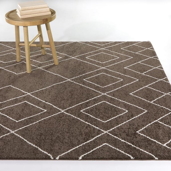 Clara Brown 5 ft. x 7 ft. Diamond Area Rug