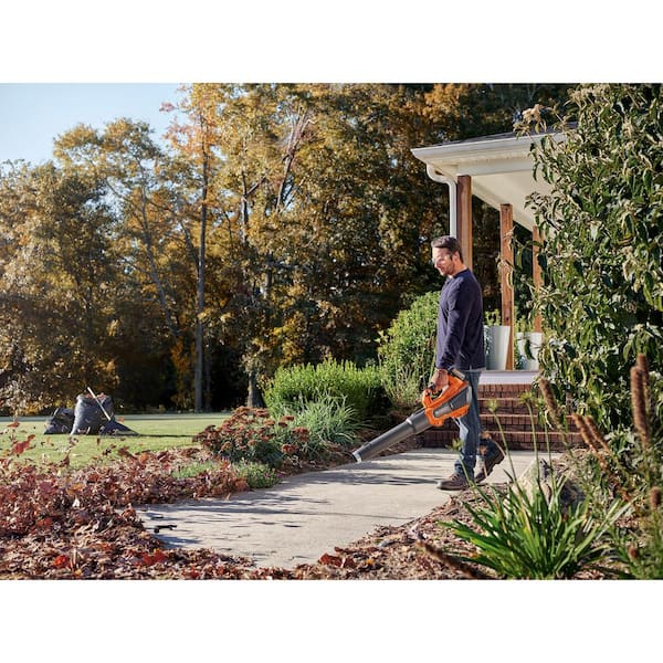 BLACK+DECKER 40V MAX Cordless Hedge Trimmer cut down to $116 (Reg. $149)