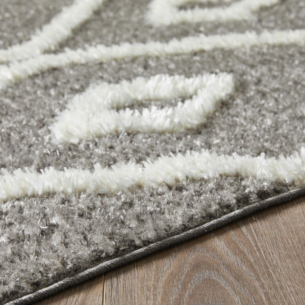 Gray Diamond Pattern 8' x 10' Synthetic Area Rug